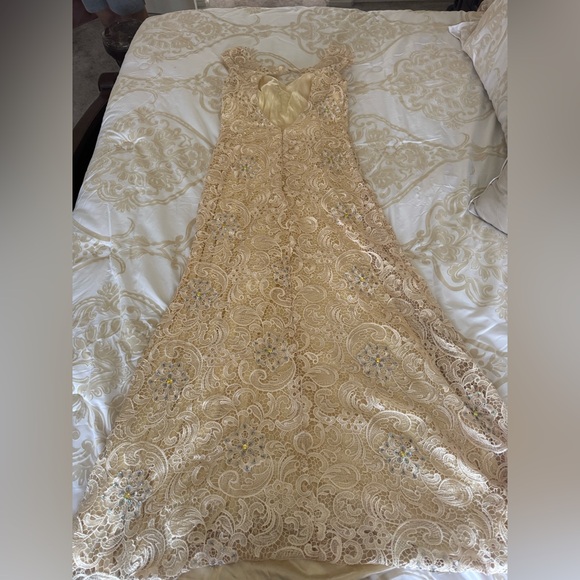 Dancing Queen Gold Sleeveless V-Neck Gown - Picture 2 of 5